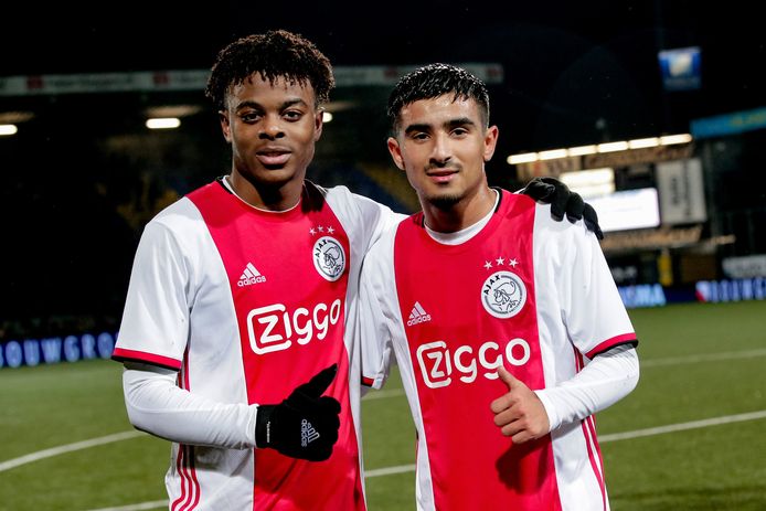 De jonge debutanten bij Jong Ajax: Sontje Hansen (17) en Naci Ünüvar (16).