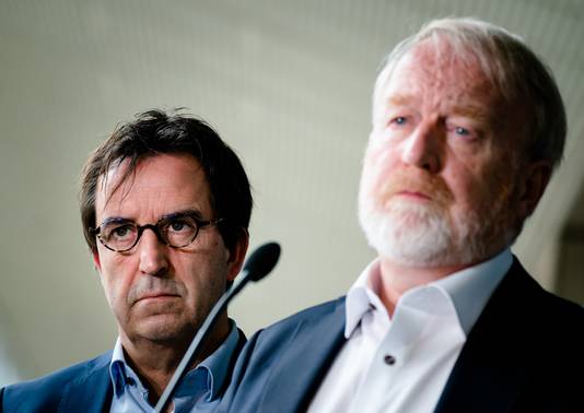 Diederik Gommers (links), anesthesioloog-intensivist in het Erasmus MC, en Jaap van Dissel (RIVM).