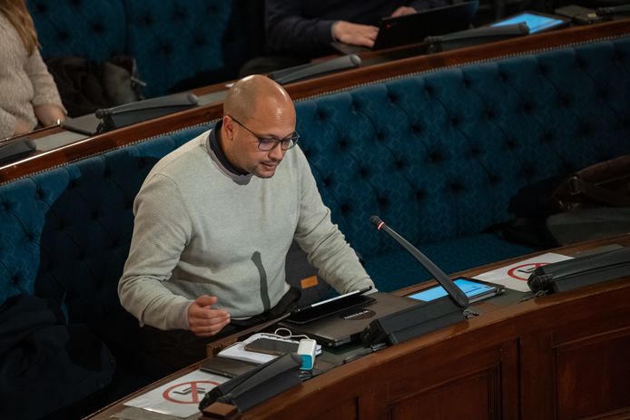 Hicham El Mzairh, hier als fractieleider van Vooruit in de Antwerpse gemeenteraad.