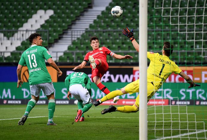 Kai Havertz scoorde tegen Werder Bremen twee keer met het hoofd.