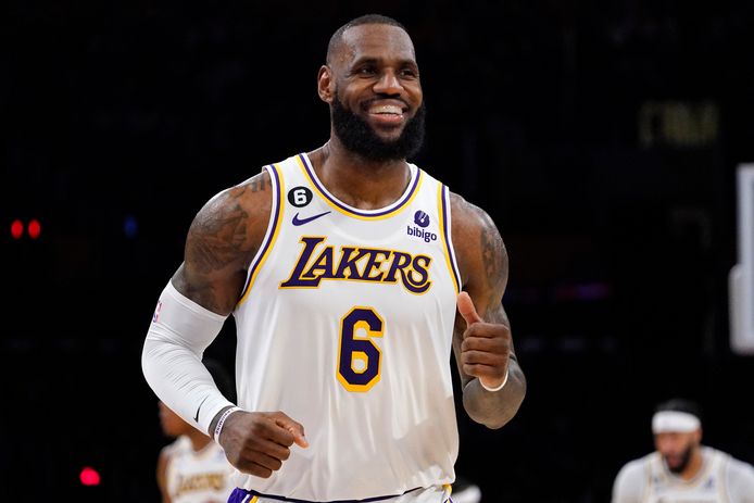 Kan LeBron James zich met de LA Lakers plaatsen voor de play-offs?