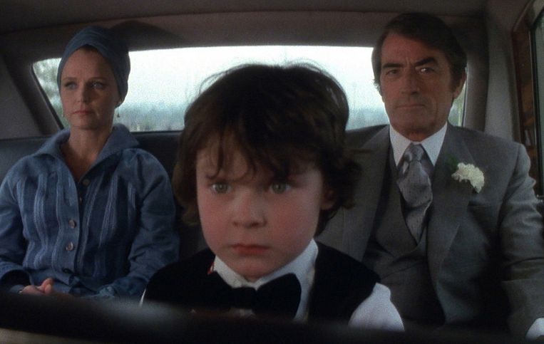 Lee Remick, Harvey Stephens en Gregory Peck in The Omen van Richard Donner. Beeld 