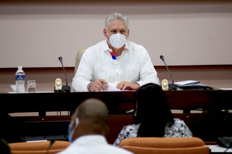 Miguel Díaz-Canel, president van Cuba, neemt het partijleiderschap van Castro over.  Beeld AFP