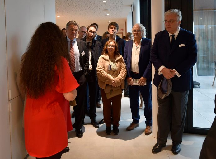 Prins Laurent woont de inhuldiging van het Ronald McDonald Huis bij.
