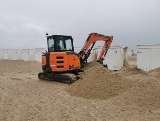 Strandbaruitbater moet strandcabines uitgraven met graafmachine: storm Odette zorgt her en der voor schade in Knokke