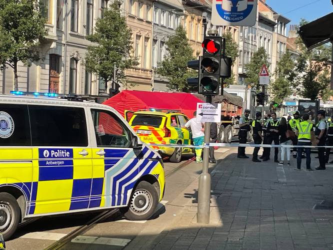 Zusjes op step sterven bij ongeval met vrachtwagen in Antwerpen: kruispunt was conflictvrij gemaakt, maar stadsbestuur draaide beslissing terug
