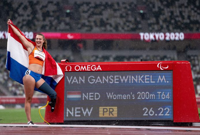 Marlène van Gansewinkel toont met trots haar gouden tijd.