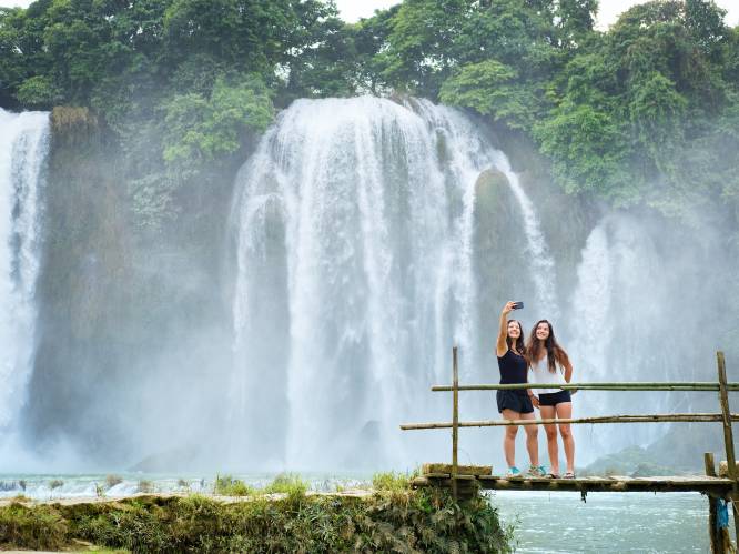 Vier jonge vrouwen sterven bij poging om selfie te maken bij waterval