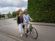 De 90 gepasseerd maar Frans van Unen stapt gewoon op de fiets naar Zoutelande, ‘Een doel maakt het leven mooier’