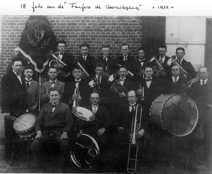 Foto van Fanfare De Vooruitgang in Stiphout uit 1921.