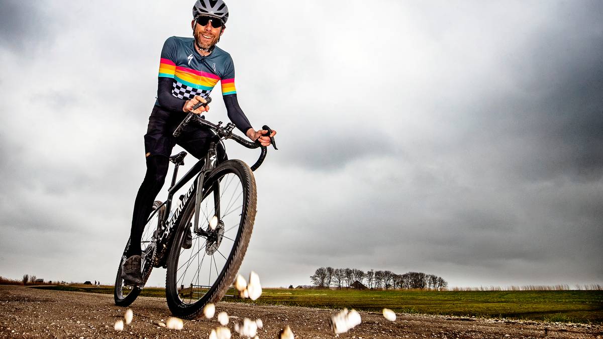 Laurens ten Dam is deelnemer én bondscoach tijdens WK gravel: 'We gaan wel  met het mes tussen de tanden koersen' Laurens ten Dam is deelnemer én  bondscoach tijdens WK gravel: 'Mijn eigen deelname komt er een beetje bij'  Bondscoach Laurens ten ...