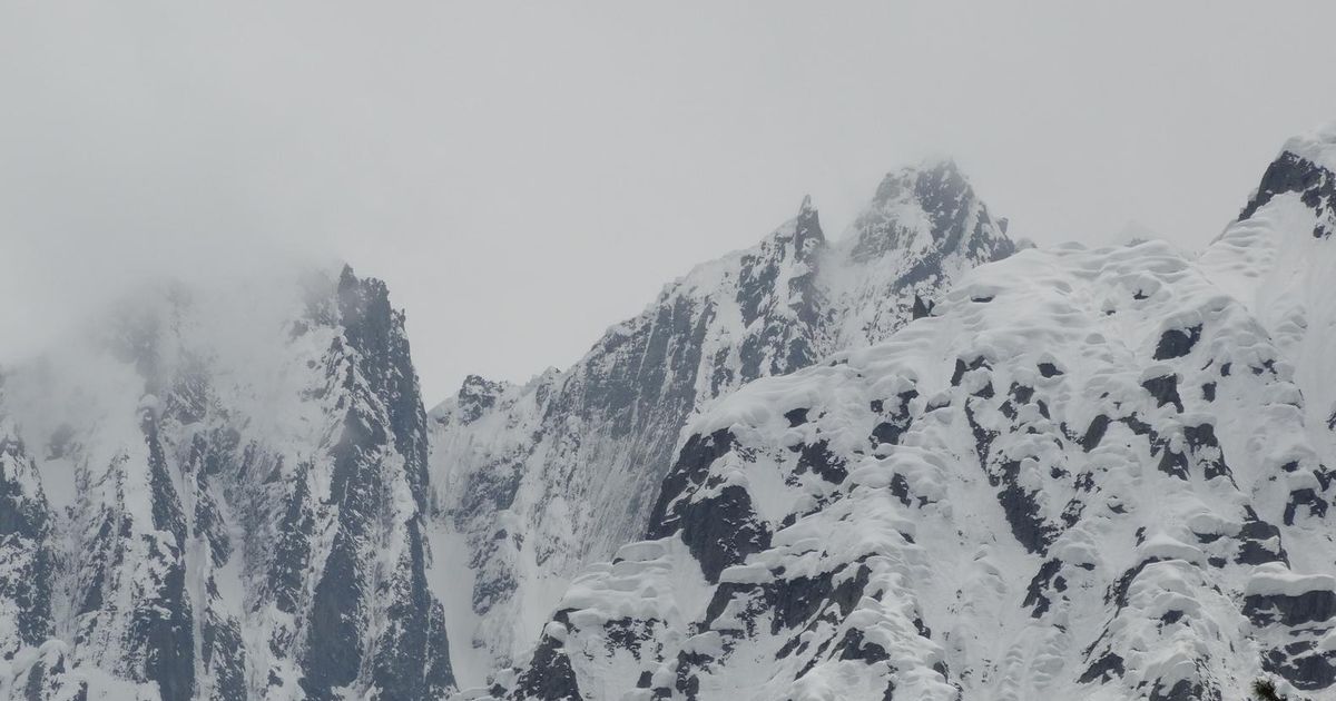 Kabine van kabelbaan stort neer in Himalaya met dodelijke gevolgen
