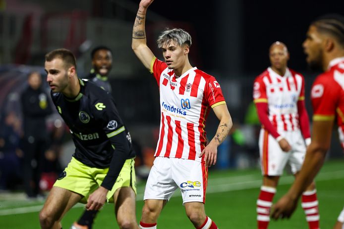 Thijs van Leeuwen tijdens de derby tegen FC Den Bosch.