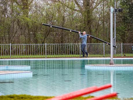Torenhoge rekening dreigde voor zwembad in Wijhe, De Welters is razendsnel omgeschakeld op zonne-energie