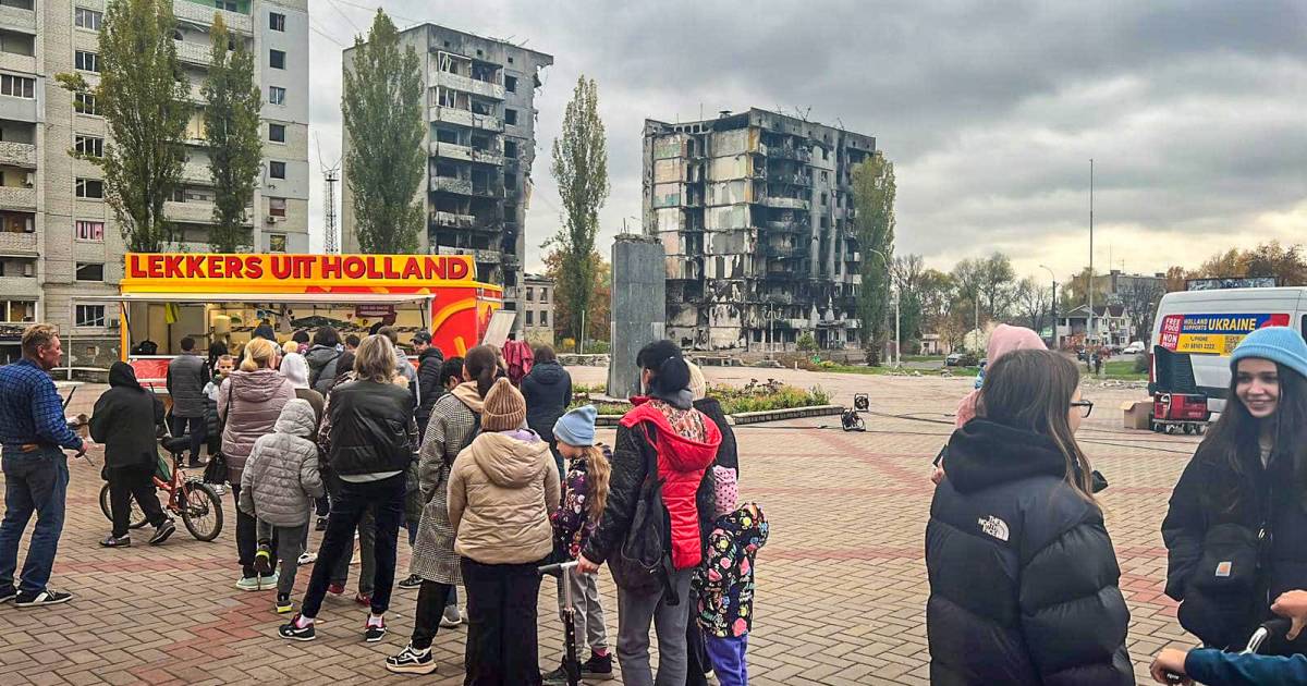 Brabanders bakken friet tussen verwoeste flats in Oekraïne: ‘Sommigen huilen van blijdschap’