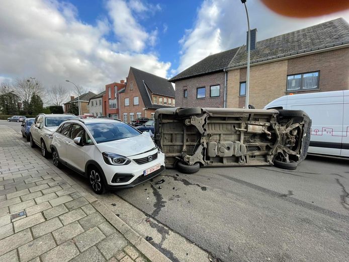 Het ongeval zorgde voor heel wat schade.