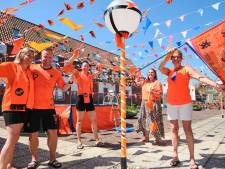 Bewoners van ‘s lands 'mooiste oranjestraat' genieten van saamhorigheid: ‘Wolter Kroes komt hopelijk optreden’