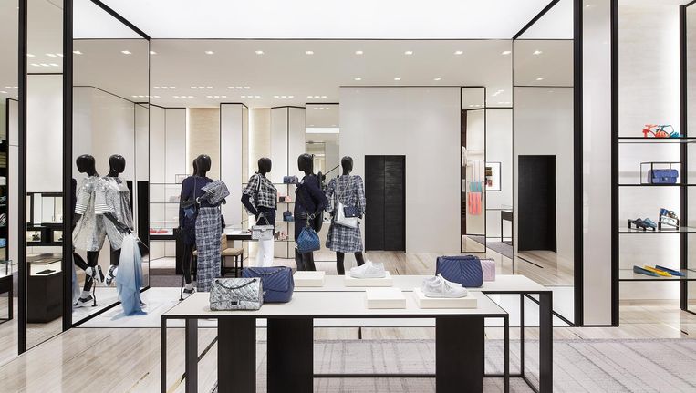 Sinds 1995 ontwikkelt Peter Marino alle winkels voor Chanel, zoals hierboven de nieuw verbouwde Chanelwinkel in de P.C. Hooftstraat. Beeld Chanel