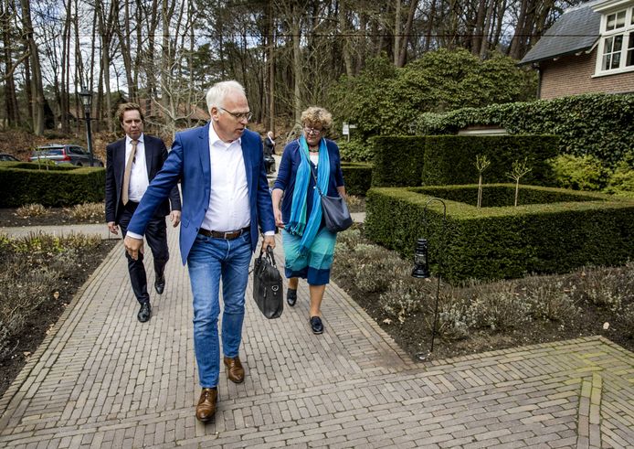 Piet Adema, minister van Landbouw, Natuur en Voedselkwaliteit, arriveert in Ermelo voor een overleg over het landbouwakkoord.