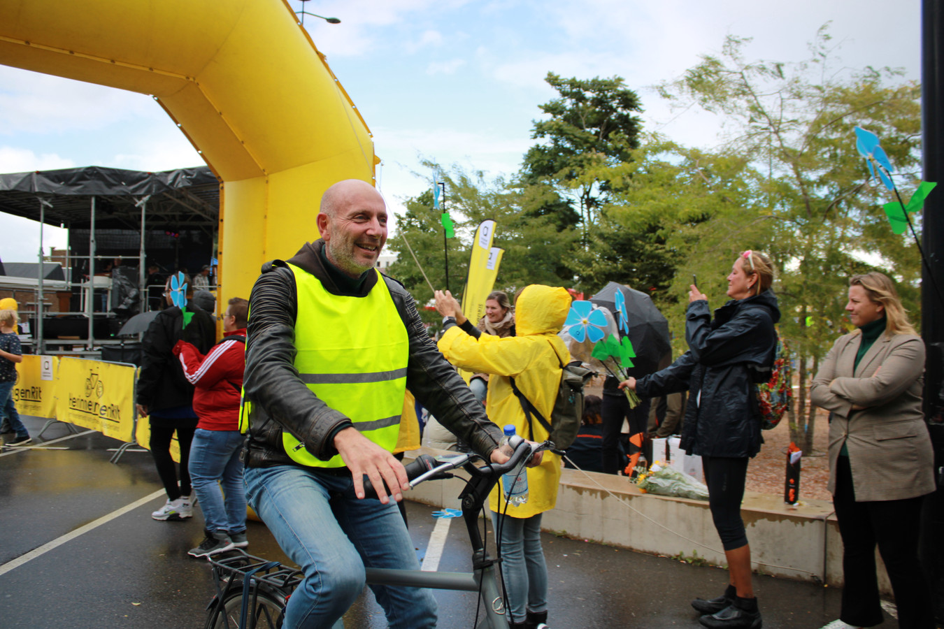 Ton Fietst De Herinneringenrit Voor Zijn Overleden Vrouw Hester (55):  'Willen Meer Hestermomentjes' | Foto | Ad.Nl