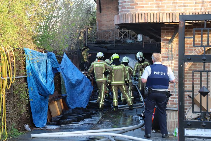 Hoe de brand is ontstaan, is nog niet geweten.