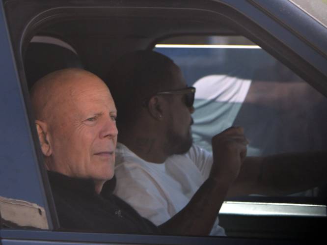 Dementerende Bruce Willis na lange tijd nog eens in het openbaar gespot