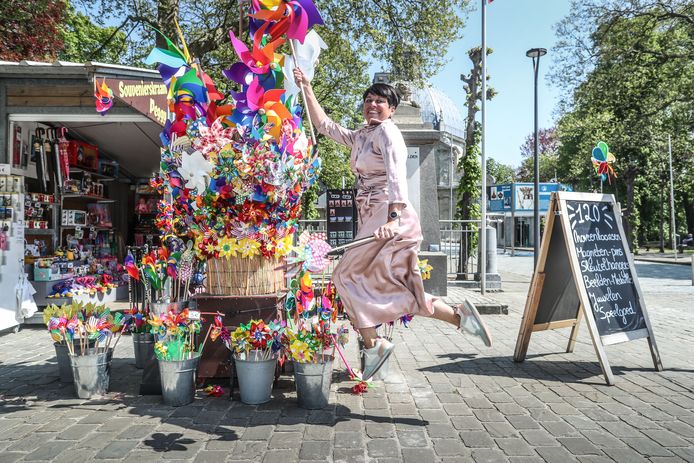 Peggy Meys heeft al 6 jaar een kraampje in de schaduw van de basiliek.