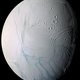 Maan Enceladus spuugt levenstekenen uit