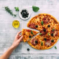 Deze zomerse pizza maak je zónder oven 