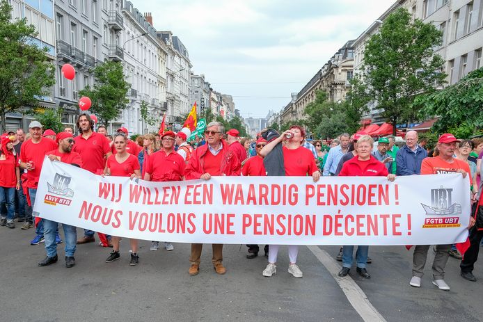 vakbondsmilitanten-verzamelen-morgen-aan-tupperware-aalst-hln-be