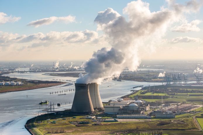 De Belgische kerncentrale Doel, vlakbij de grens met Nederland.