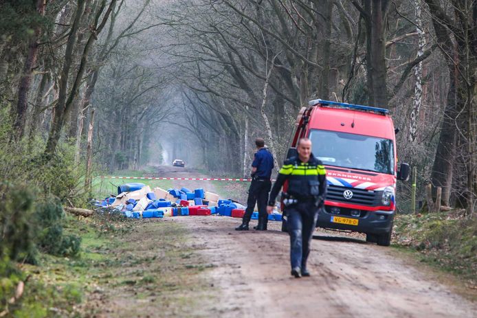 Regelmatig dumpen criminelen hun drugsafval in de natuur. De kosten voor het opruimen worden niet meer vergoed.