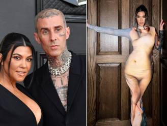 Kourtney Kardashian pronkt met ‘optische illusie’-jurk, maar de reacties zijn verdeeld: “Ziet er belachelijk uit”