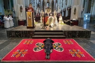 Udense Irene trouwt officieel met... Jezus Christus en wordt daarmee de vijfde Nederlandse ‘vrouw-van’