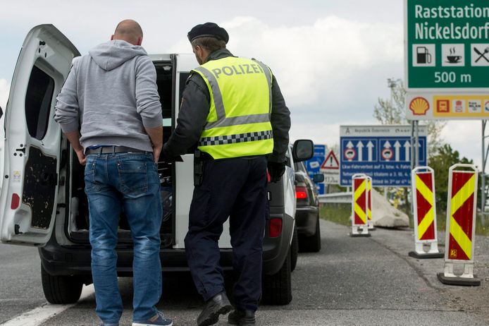 De Oostenrijkse politie controleerde in 2016 ook al massaal voertuigen op mensensmokkel.