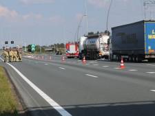 Twee vrachtauto's botsen op de A2 bij Waalre