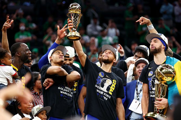 Vorig jaar wonnen de Golden State Warriors de felbegeerde titel.
