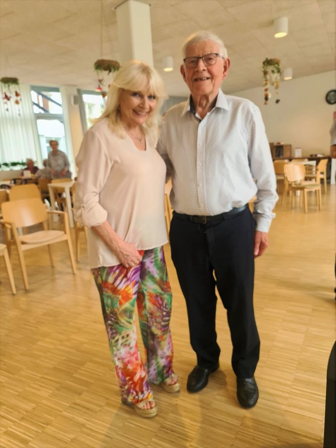 zangeres-mieke-verrast-bewoners-wzc-stede-akkers-dankzij-drie-koningen