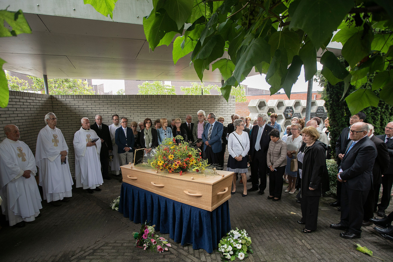 Pastoor Van Steen nu voor altijd thuis in Heusden Foto AD.nl