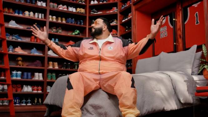 KIJK. DJ Khaled opent zijn schoenenkast als B&B (en dat voor slechts 11 dollar per nacht)