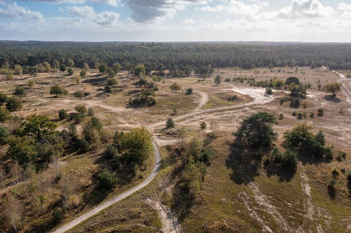Omdat het fietspad op het Beekhuizerzand deels door 'kwetsbare gebieden' loopt wordt de route mogelijk verlegd.