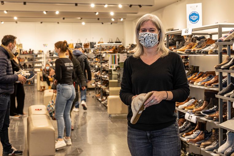 Carole Thewissen, uitbaatster van schoenenwinkel West-End Beeld Photonews