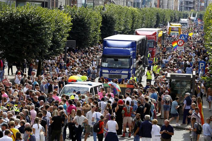 De parade brengt elk jaar een massa mensen samen in de stad.