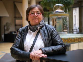 Daniëlle (59) stond zeven jaar geleden tussen twee bommen op Brussels Airport, vandaag wacht ze nog steeds op schadevergoeding: “Ze erkennen mij niet als slachtoffer. Dat vind ik veel erger dan dat geld”
