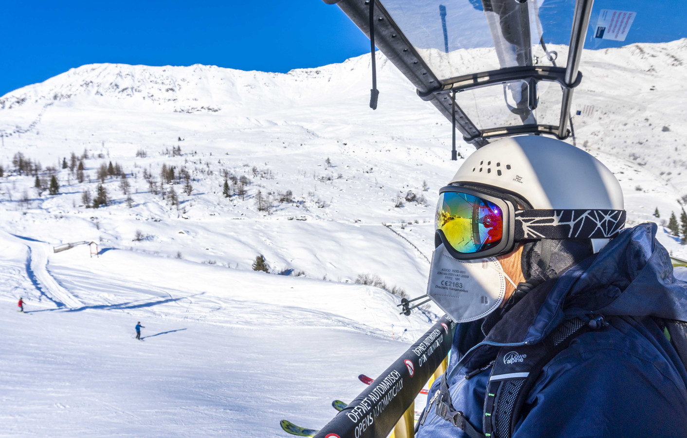 Wintersporters in het skigebied van Tirol.