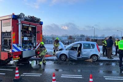 Automobiliste raakt gewond bij botsing met vrachtwagen in Bavel