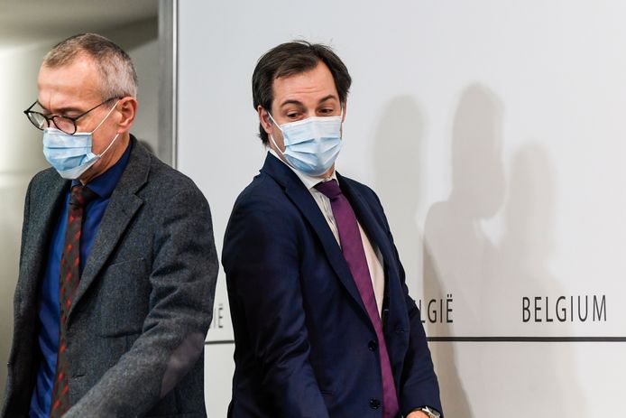 Le ministre de la Santé Frank Vandenbroucke et le Premier ministre Alexander De Croo, à la conférence de presse de vendredi dernier