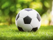 Veel rode kaarten en irritaties tijdens midweekse speelronde amateurvoetbal: ‘Wat er werd geroepen, daar lusten de honden geen brood van’