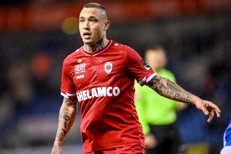Radja Nainggolan was een van de Antwerp-spelers die positief testten. Beeld Photo News