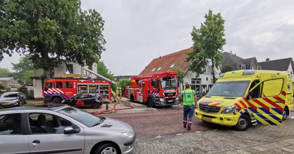 Zwaargewonde bij woningbrand in Renkum, hulpdiensten massaal aanwezig .